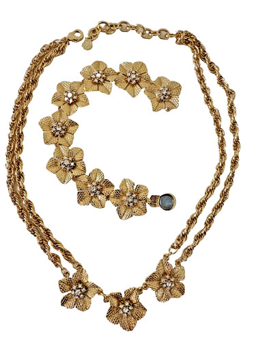 Stauer flower link necklace - link,